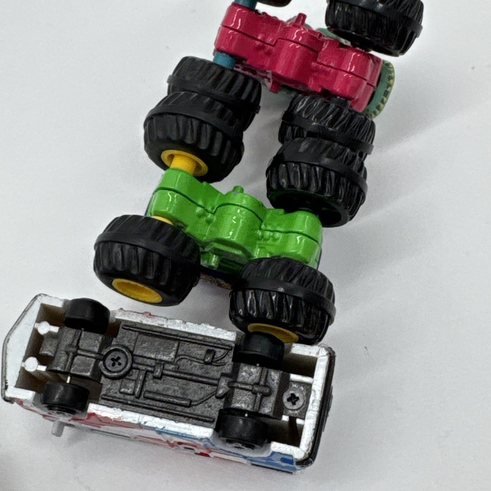 Micro Machines Lot Plus Extras - Picture 10 of 13